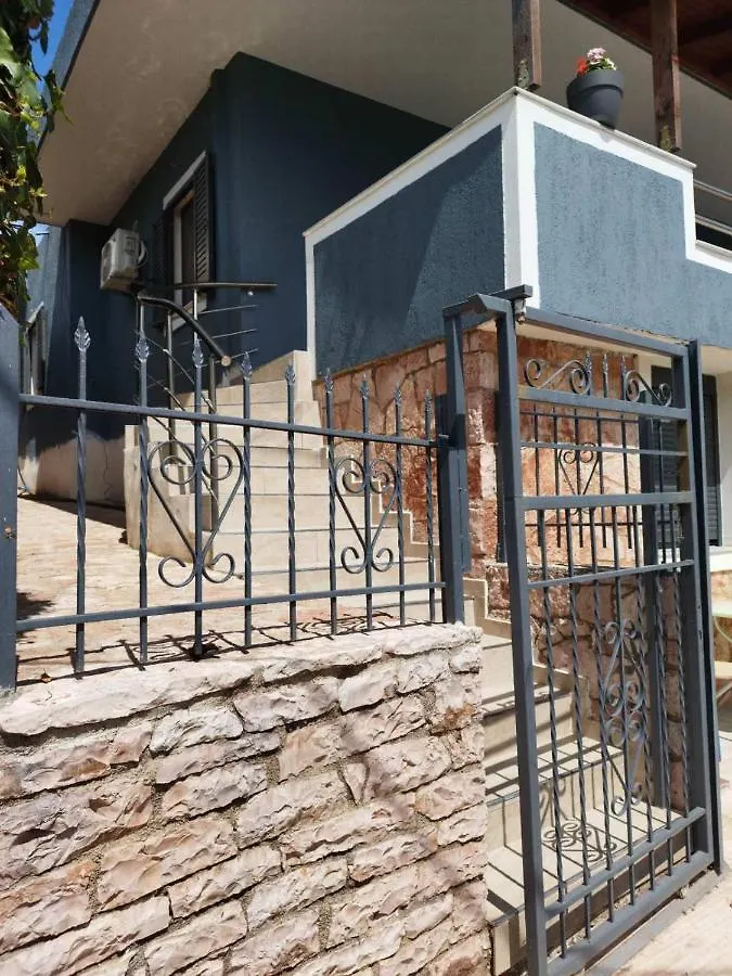 Alexander Apartment Ksamil 0*,  Albania